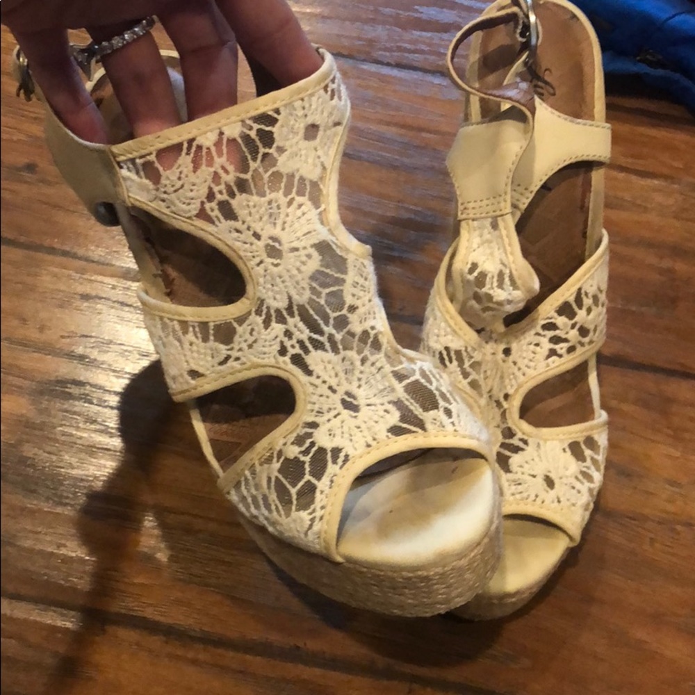 Lucky Brand Creme and White Lace Wedges